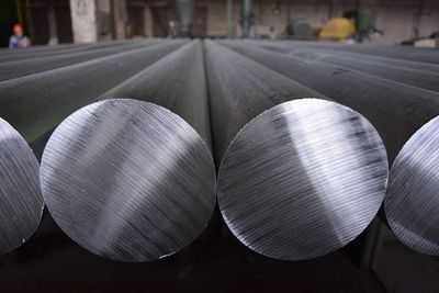 AA Stock Dips as Alcoa Cuts Aluminum Production Guidance